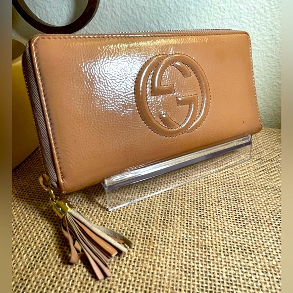 GUCCI patent leather Soho, long wallet - Picture 2 of 7